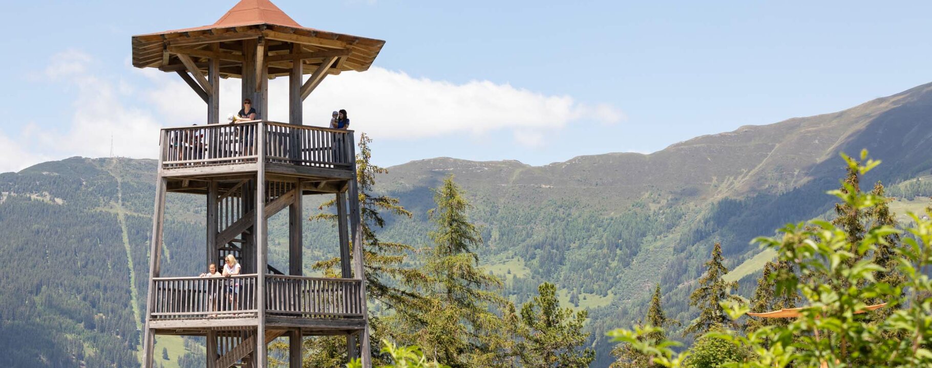 Der 12 Meter hohe Wodeturm bietet einen Blick ins Kaunertal, Inntal und nach Fließ | © Andreas Kirschner 