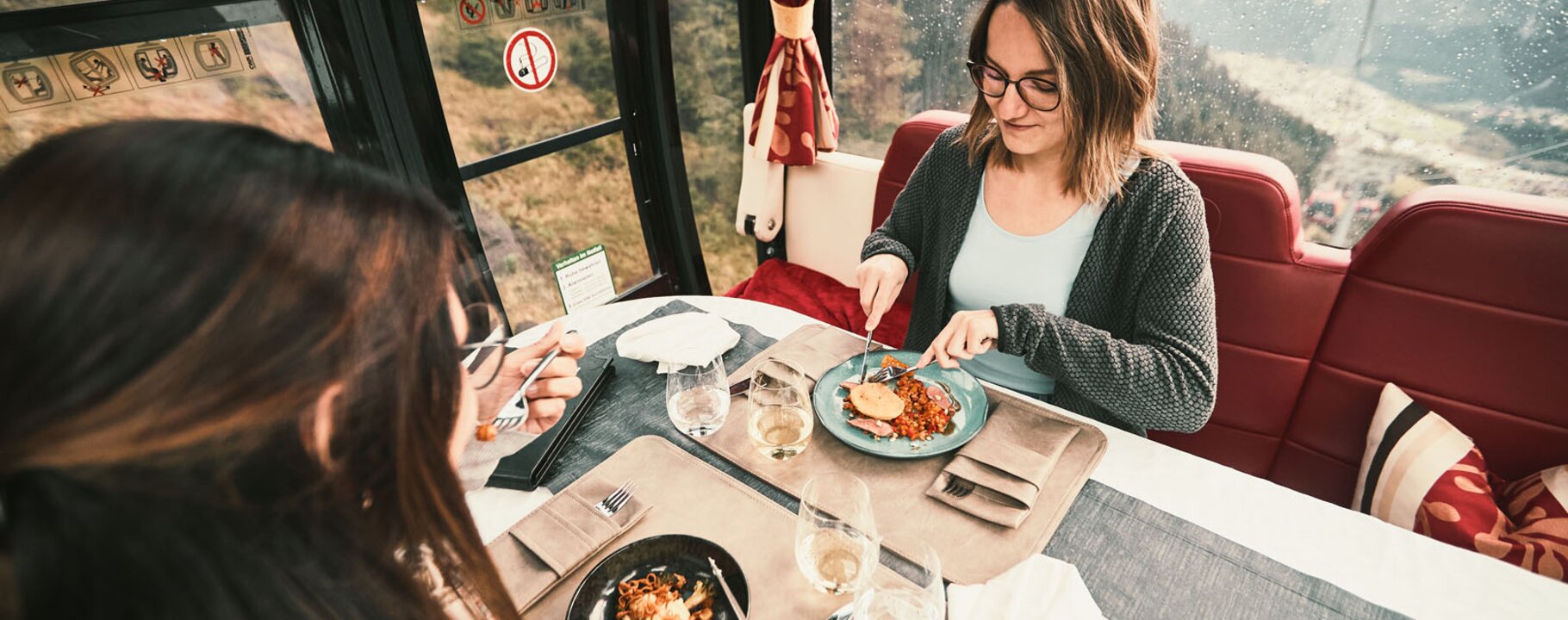 Lunch at Gourmet Gondola Lunch in Serfaus-Fiss-Ladis in Tyrol | © Fisser Bergbahnen GmbH | christianwaldegger.com