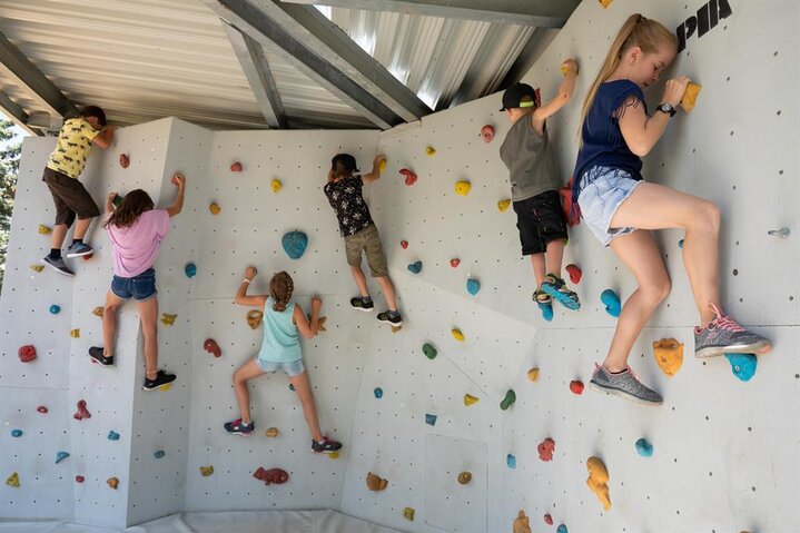 Climbing wall