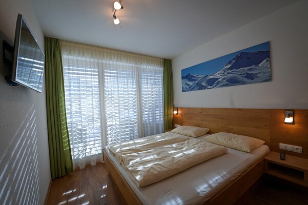 Schlafzimmer 1